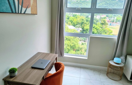 New Kingston Apartment | 24/7 Secured Studio with Stadium Views|Gym|Tennis @ The Lofts