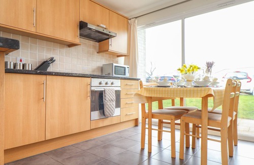 Saint Columb Major Cottage | 24 ATLANTIC REACH, family friendly, with a garden in St Columb Road