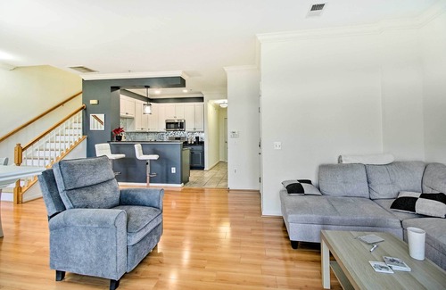 Woodbridge Condo | 24 Mi to Washington DC: Woodbridge Condo