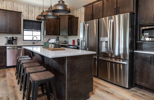 Hollister Cabin | 24+ person Backwoods Lakeside Lodge w/PRIVATE INDOOR POOL