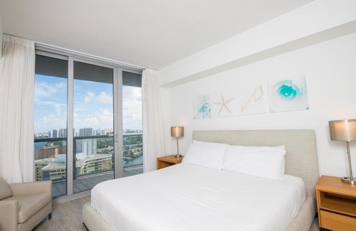 Hallandale Beach House | 2409AB Stylish Breathtaking 2BR 2BTH Condo ideal for long stays by the beach