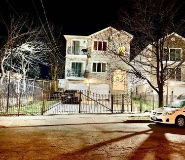 Newark Apartment | 242 m² Apartment ∙ 3 bedrooms ∙ 8 guests