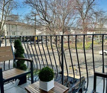 Newark Apartment | 242 m² Apartment ∙ 3 bedrooms ∙ 8 guests