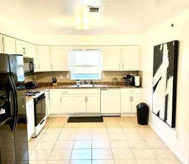 Newark Apartment | 242 m² Apartment ∙ 3 bedrooms ∙ 8 guests