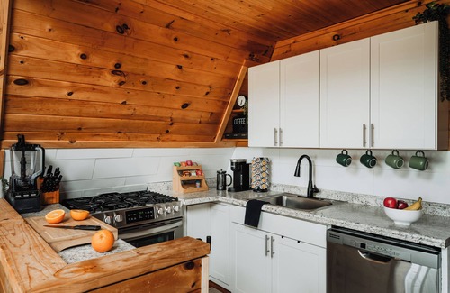 Roscoe Cabin | 25-Acre Private Retreat w/UTV, Hot Tub, Fire Pit, Trails & Stunning Views