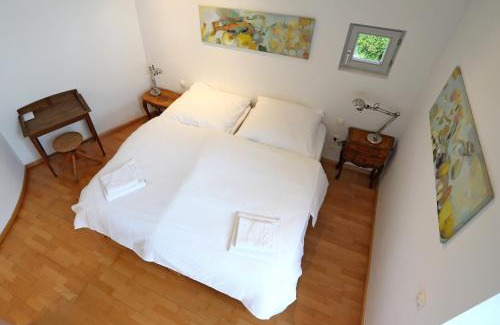 Munchen District House | 25 Min to the Center - 220 m2 Artist's House Villa South of Munich