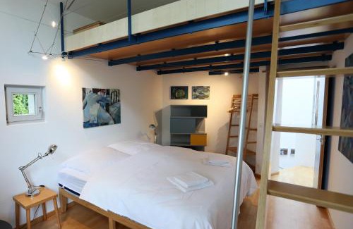 Munchen District House | 25 Min to the Center - 220 m2 Artist's House Villa South of Munich