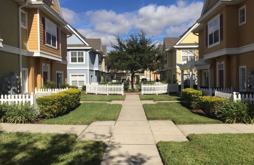 Venetian Bay Villages House | 25 minutes to Disney World! Family-sized townhouse