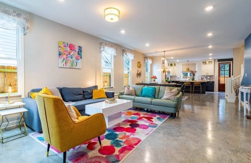 University District House | 25% Off ~ NEW Lux Home - Hot Tub-Game Room-