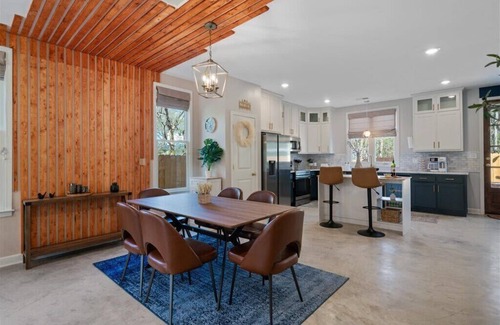 Joffre Apartment | 25% Off New Lux Home + Mini Pool & Game Room