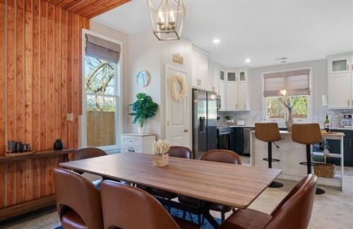 Joffre Apartment | 25% Off New Lux Home + Mini Pool & Game Room