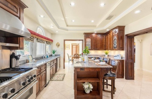 Perris House | 25% Off Sept WkDays W/Pool & Hot Tub, Great Views!
