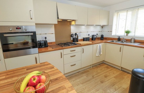 Hayling Island Cottage | 25 ST. BENEDICT ROAD, pet friendly, with a garden in Hayling Island