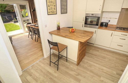 Hayling Island Cottage | 25 ST. BENEDICT ROAD, pet friendly, with a garden in Hayling Island