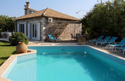 Pylos-Nestoras House | 250 m² House ∙ 5 bedrooms ∙ 8 guests