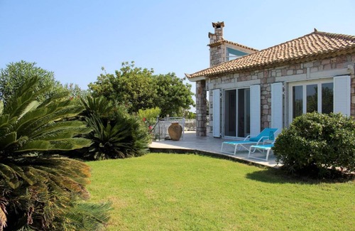 Pylos-Nestoras House | 250 m² House ∙ 5 bedrooms ∙ 8 guests