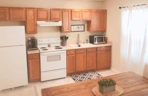 Monroe House | 250 Overbrook Drive · Landon's Attached Home