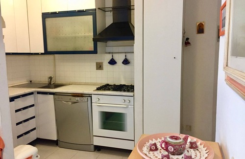 Marina di Massa Apartment | 250m from the beach. Apartment on upper-ground level, close to all amenities (bus stop, beach only 2