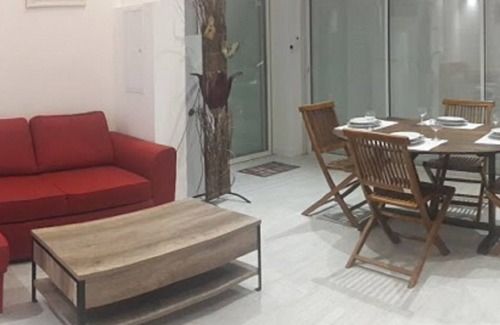 Narbonne-Plage House | 250m from the Mediterranean, a holiday home with the scent of the sea.
