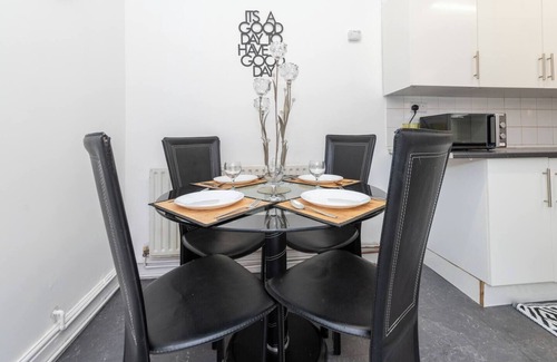 Earley House | 26 Grange Avenue · Bright House with Garden & Office Space| Pass the Keys