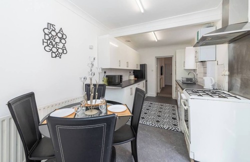Earley House | 26 Grange Avenue · Bright House with Garden & Office Space| Pass the Keys