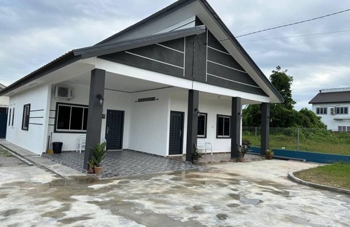 Asam Kumbang House | 26 m² House ∙ 3 guests