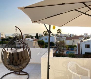 Chlorakas Apartment | 260 m to Beach, Sea&Sunset view terrasa