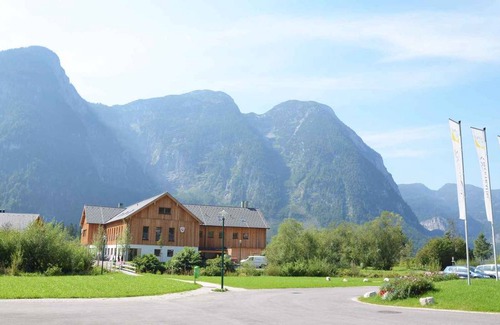 Obertraun Ski Chalet | 260 m² Chalet ∙ 8 bedrooms ∙ 16 guests