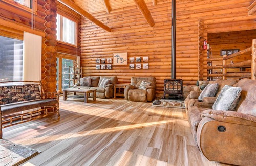 Drayton Plains Cottage | 269 m² Cabin ∙ 4 bedrooms ∙ 14 guests