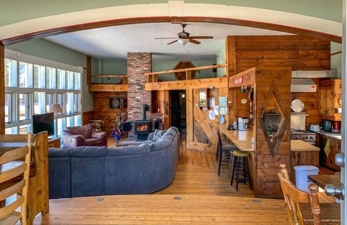 East Burke House | 269 m² House ∙ 4 bedrooms ∙ 8 guests