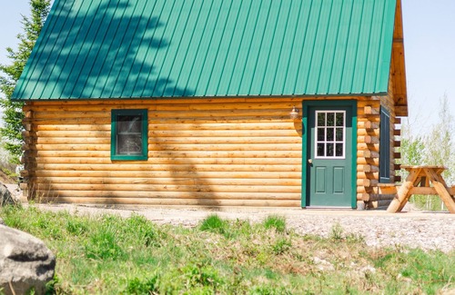 Columbia Falls Cabin | #27 - Flagpole View Cabins - King Plus Cabin