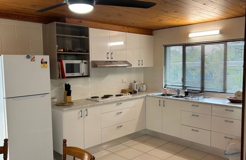 Rainbow Beach House | 27 Green Valley Drive - Rainbow Beach. Beach Chalet, Pets welcome