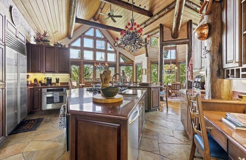 Avon House | 270 degree views of the mountain nHot tub and gameroom, private Gym