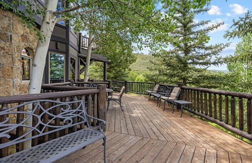 Avon House | 270 degree views of the mountain nHot tub and gameroom, private Gym