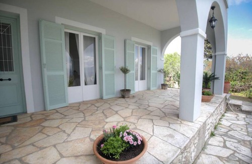 Petaleia House | 270 m² House ∙ 3 bedrooms ∙ 8 guests