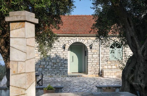 Petaleia House | 270 m² House ∙ 3 bedrooms ∙ 8 guests