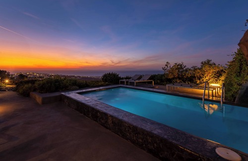 Oia Villa | 270 Oia's View Cavehouse VII, private Swimming Pool, garden & Sunset View