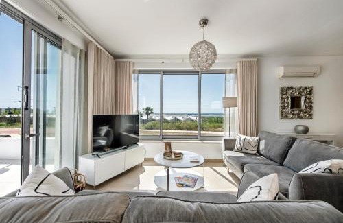 Olhao Apartment | 270 SQM - Pérola Da Fuseta - Pool & Jacuzzi - Terrace sea view