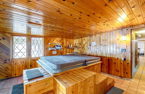 Madawaska House | 279 m² House ∙ 4 bedrooms ∙ 8 guests