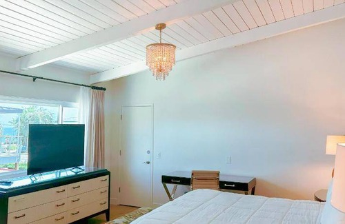 East Beach Hotel | 28 m² Hotel ∙ 2 bedrooms ∙ 127 guests
