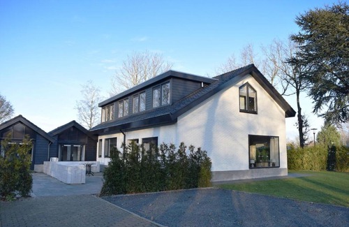 Voorthuizen Apartment | 28-persoons Groep Villa