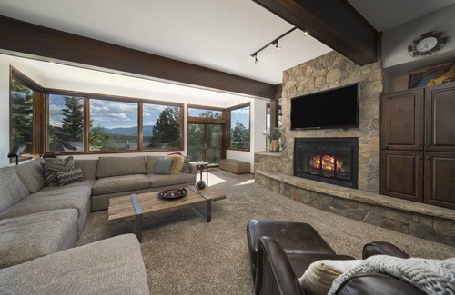 Corinthian Hills House | 284 m² House ∙ 4 bedrooms ∙ 10 guests
