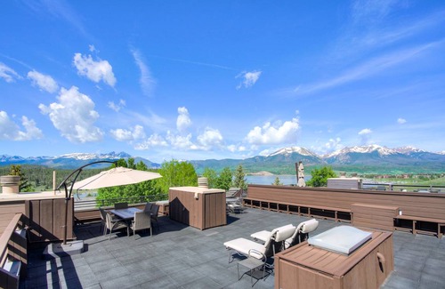 Corinthian Hills House | 284 m² House ∙ 4 bedrooms ∙ 10 guests