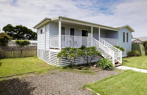 Swansea House | 2B at Swansea - cosy cottage, outdoor pet friendly