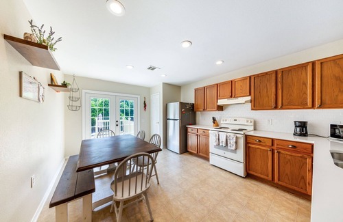 Austin House | 2B2B w/full backyard. Centrally located in S. ATX - small trained dog friendly
