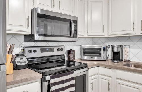 North Park City Apartment | 2BD 2BA Condo with Hot Tub and Pool