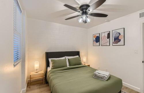 New Papago Parkway Apartment | 2bd-close To Airportitvwifopenkitchenpool