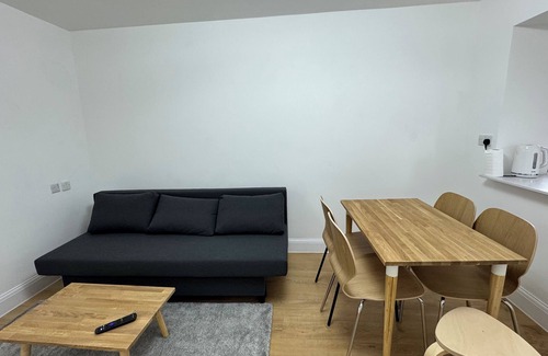 Custom House Apartment | 2BD Flat Perfect for Remote Workers, ExCel London