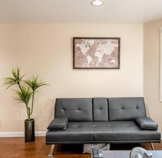 North Oak Park House | *2bdr Victorian Home away from Home - *Central Loc