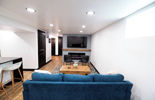 West Westminster Apartment | 2Bed/1Bath Guest suite 20min from Boulder/Denver